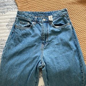 H&M Loose Mom Jeans- High Waisted Size 4
